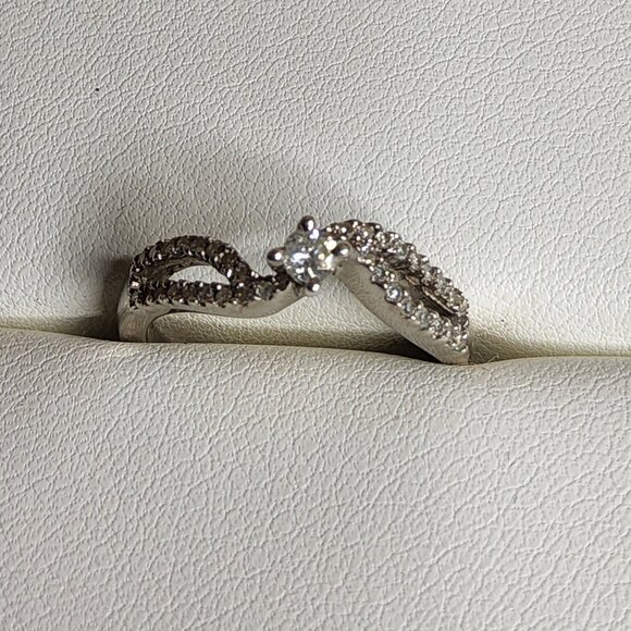 Diamond Sterling Silver size 6 - Picture 1 of 5